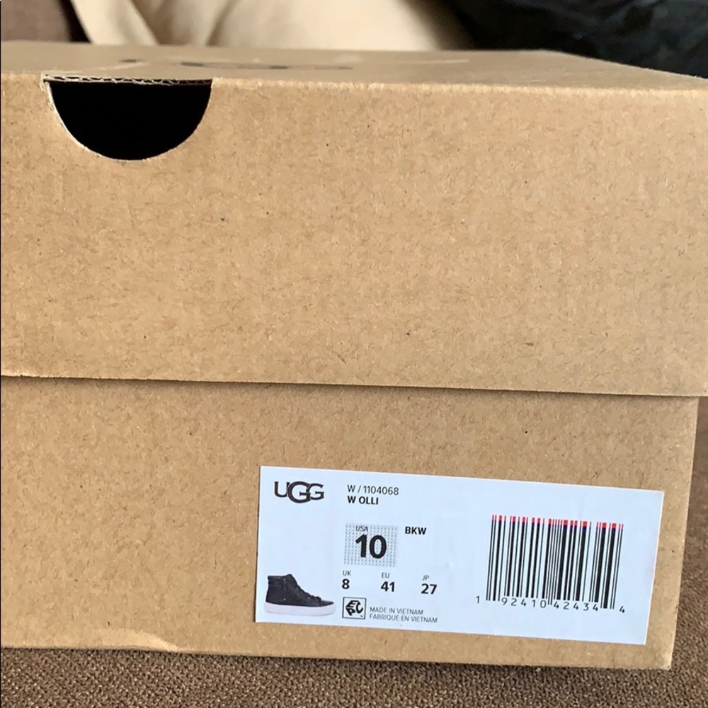 UGG Women’s leather high top sneaker size 10-new